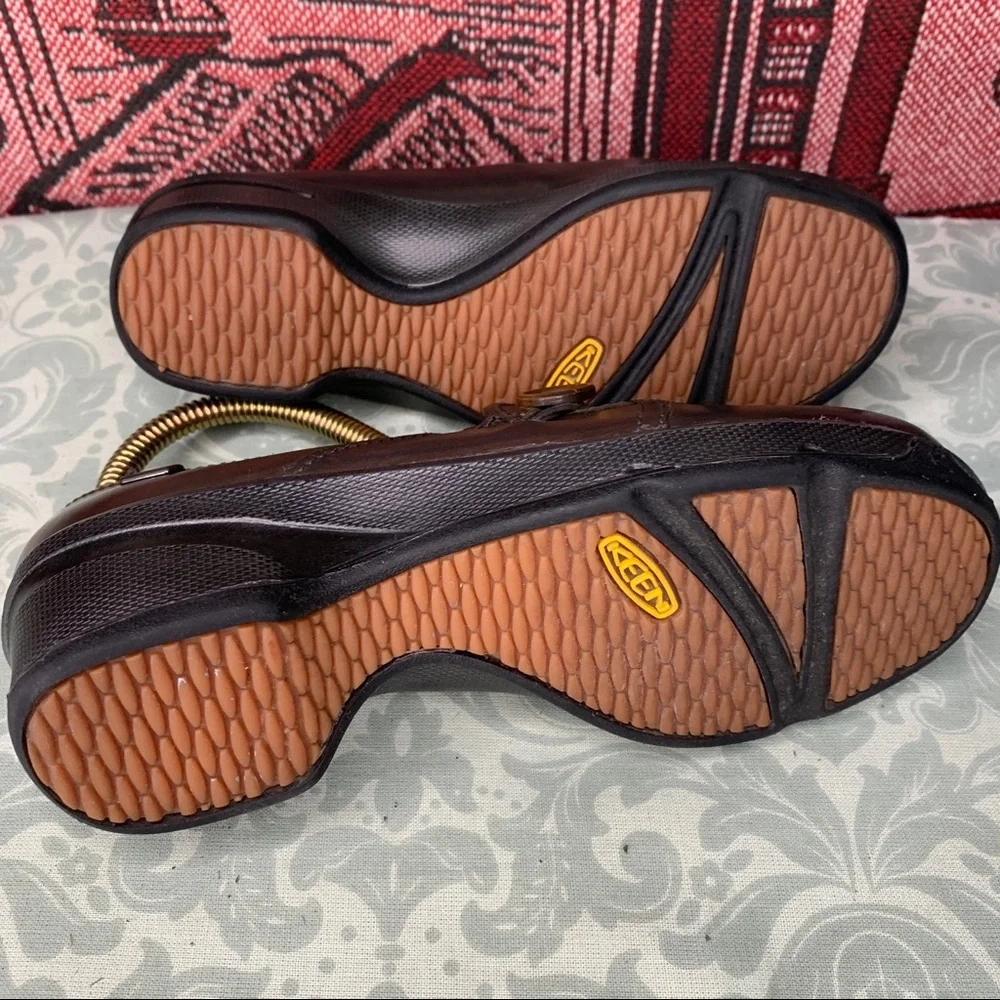 Keen Mora Button Slip On Clogs Size 5